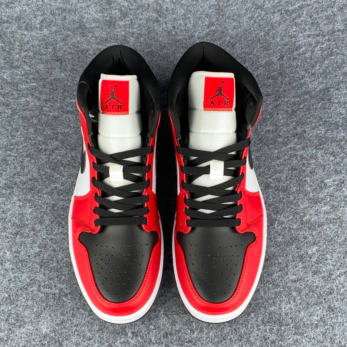 Air Jordan 1 Mid 'Chicago Black Toe'