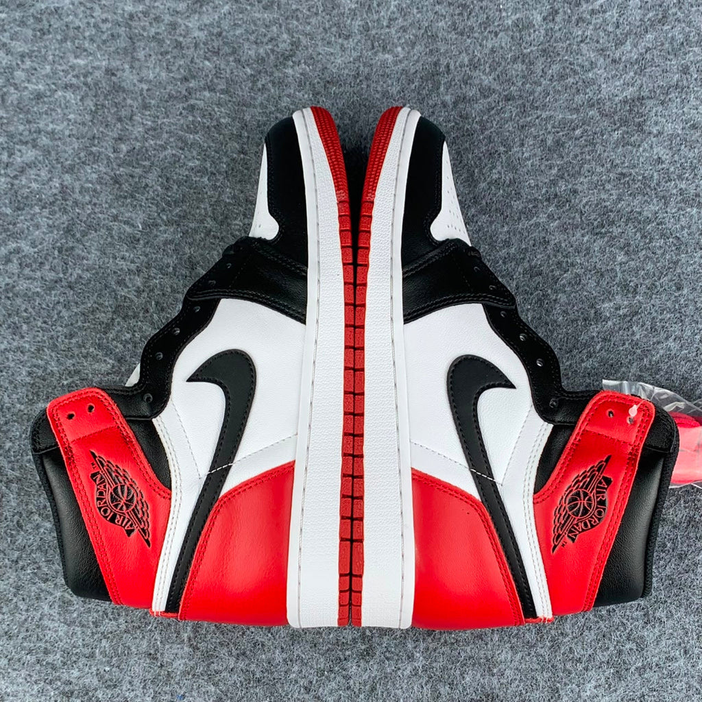 Air Jordan 1 Retro High OG 'Black Toe' 2016