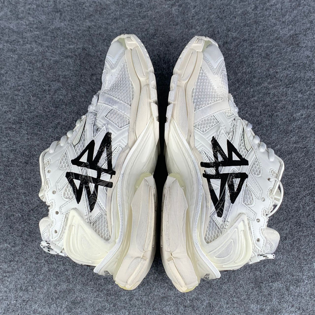 Balenciaga Runner Sneaker Graffiti 'White'