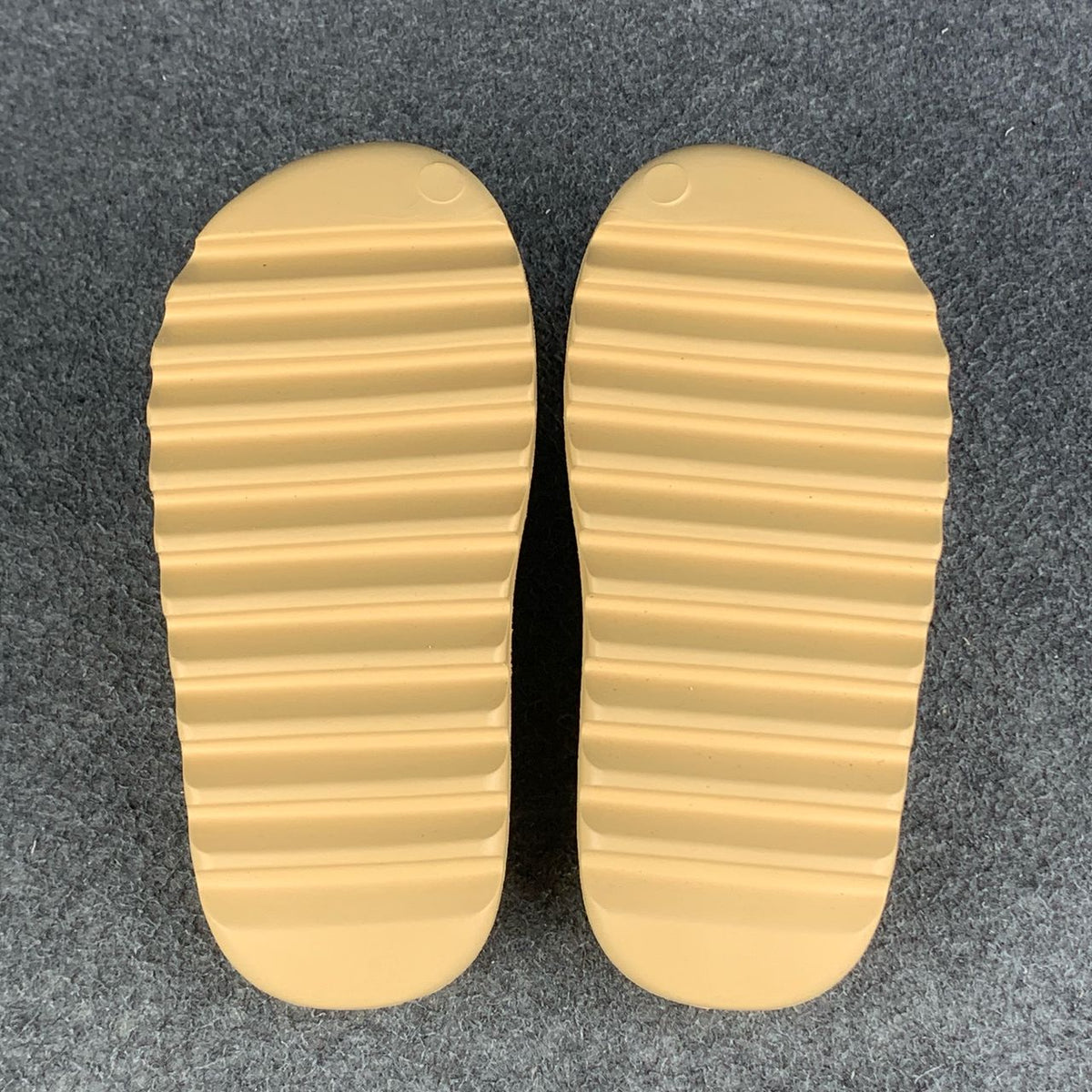 Yeezy Slides 'Desert Sand'