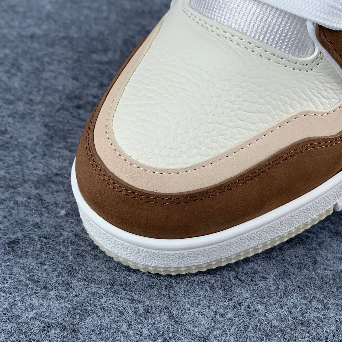 LV Trainer 'Mocha'