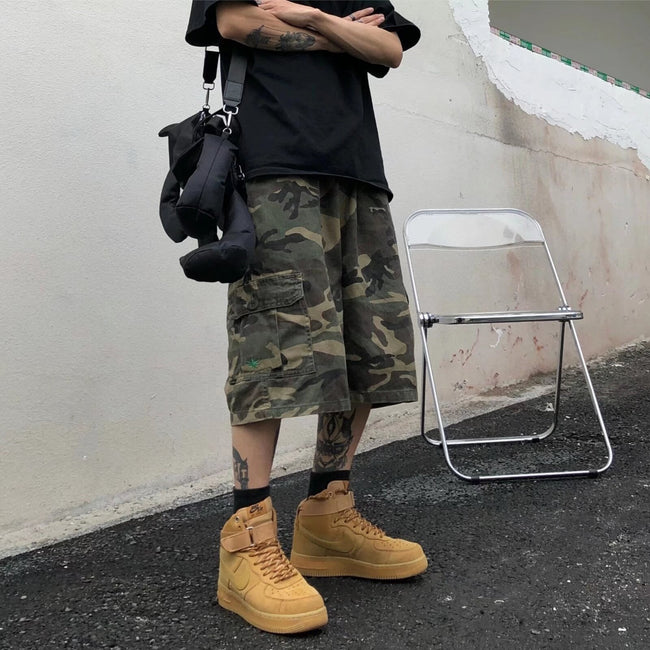 THE CAMO CARGO SHORTS Main Image