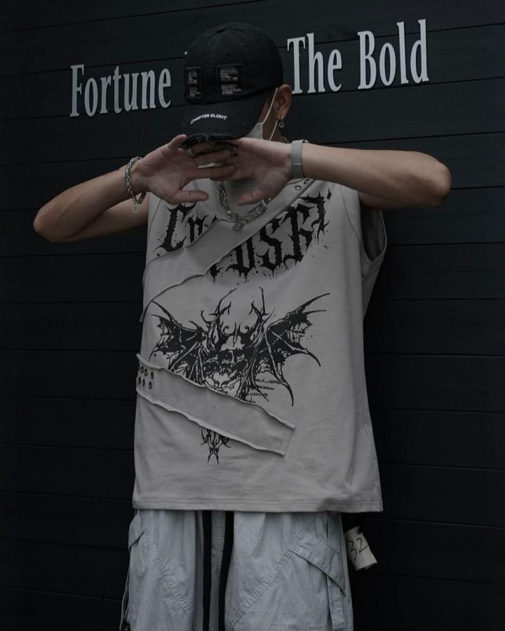 Gothic Bat And Skull Print Deconstructed Print Sleeveless Vest