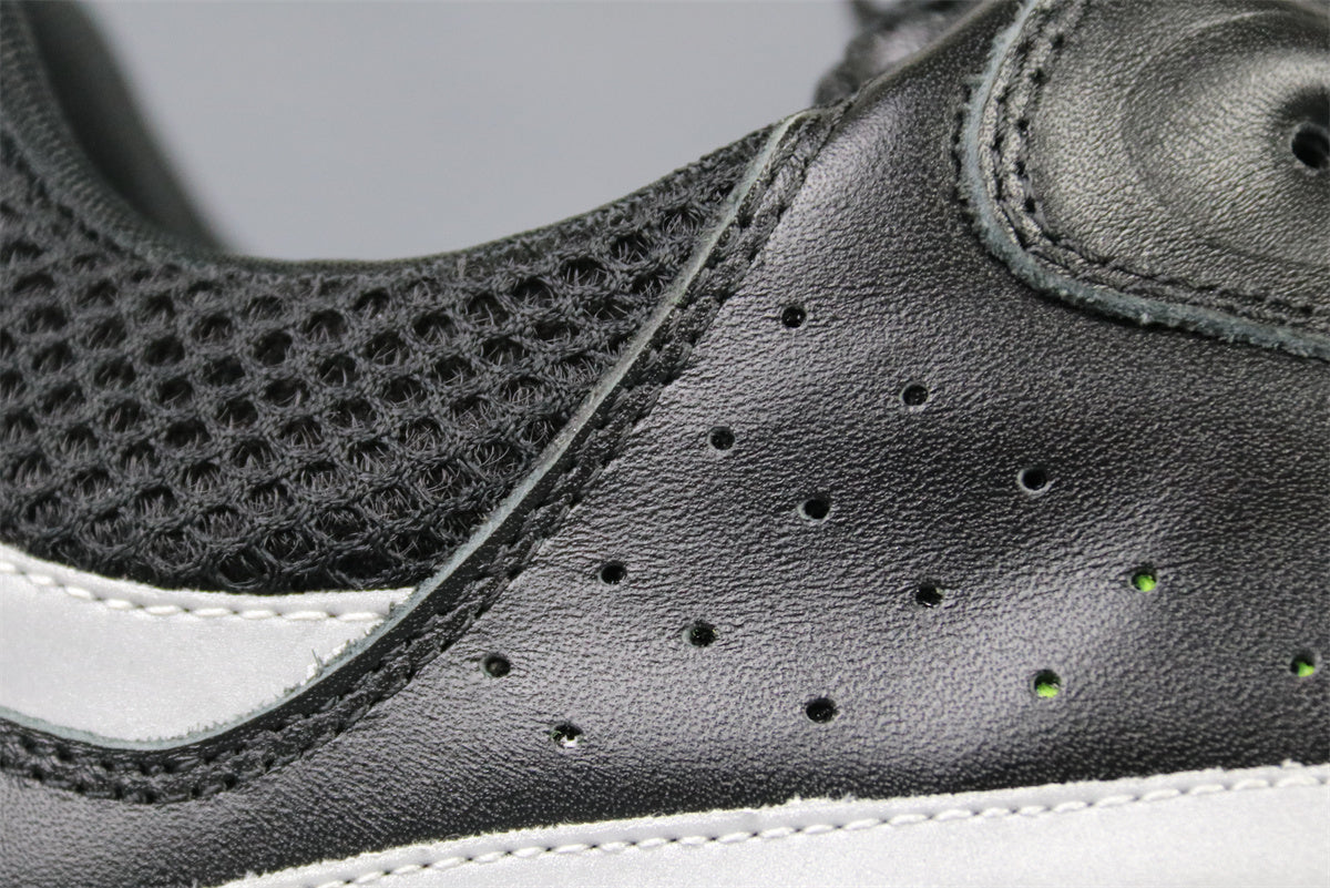 Dior B22 'Black Volt'